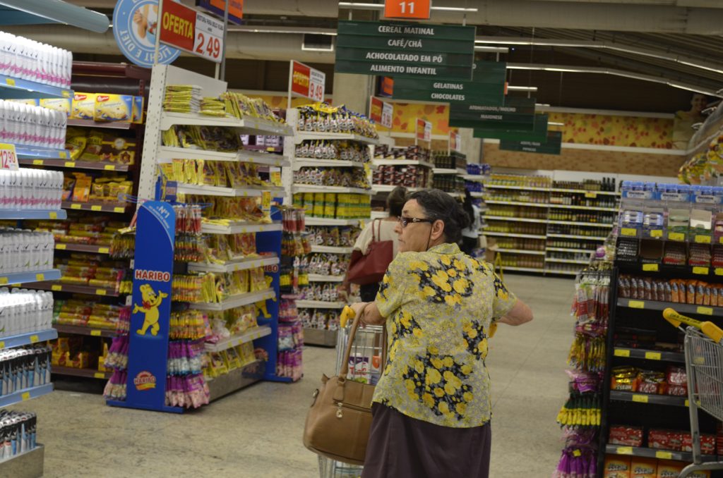 Leite e feijão disparam em junho; cenoura e cebola ficam mais baratos