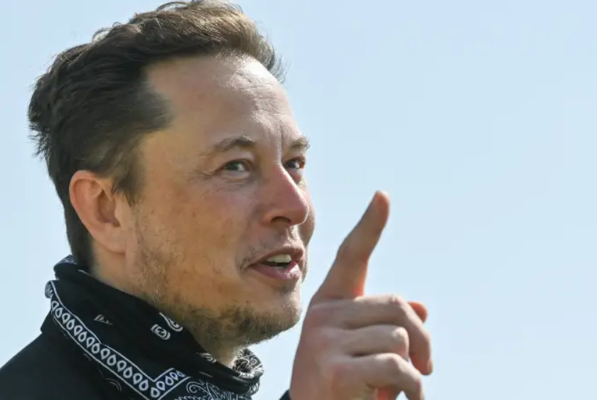 Elon Musk compra 9% do Twitter, e ações da empresa disparam