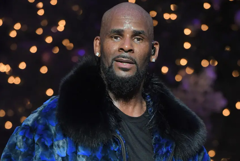 R. Kelly é condenado a 30 anos de prisão por crimes sexuais e tráfico humano