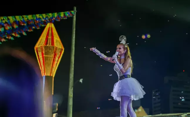 Show de Claudia Leitte termina antes do previsto no São João de Caruaru; entenda