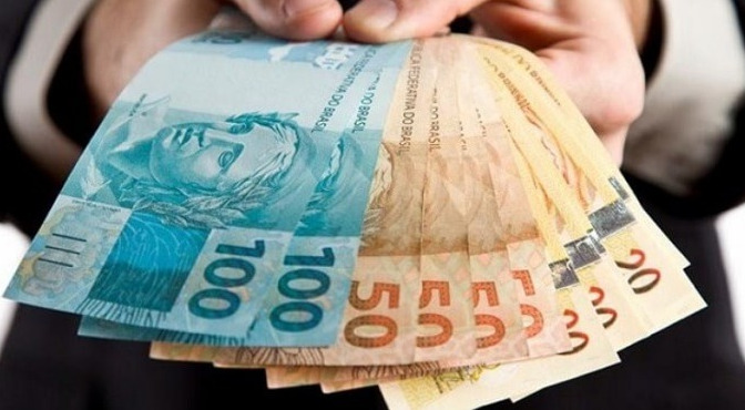 Congresso aprova salário mínimo de R$ 1.294 para o ano que vem
