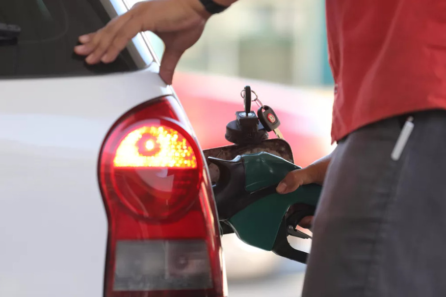 Petrobras reduz preço da gasolina pela primeira vez no ano a partir de quarta-feira (20)