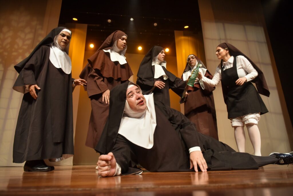 Instituto Usiminas realiza festival de humor em Ipatinga