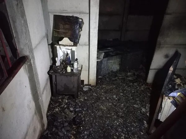 Imagem de Nossa Senhora Aparecida e terço ficam intactos após casa pegar fogo no Paraná