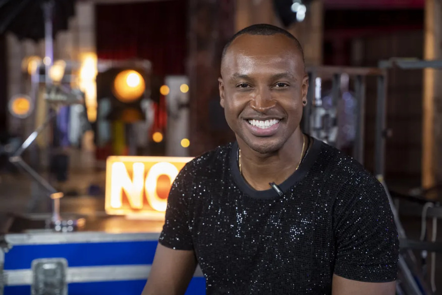 Thiaguinho comemora 20 anos de carreira com especial na Globo nesta quarta