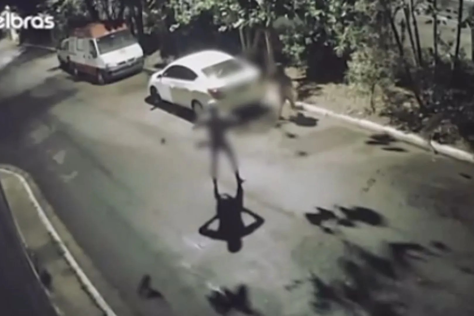 Casal fica nu na rua após ter o carro roubado por assaltantes no Buritis, em BH