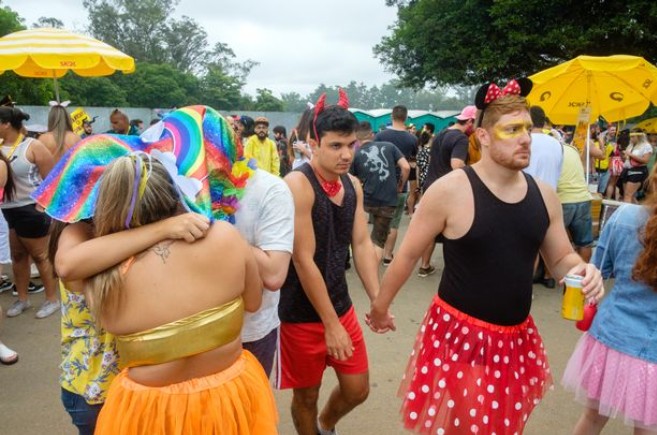 Noivos polemizam ao definir trajes inspirados na Disney para seu casamento