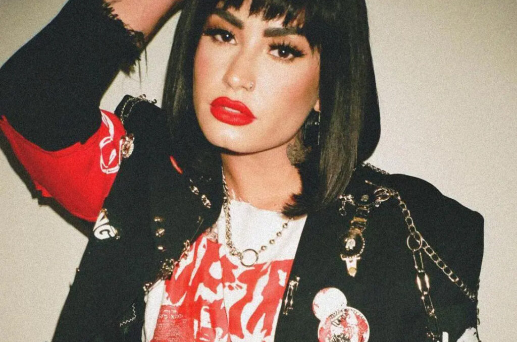 Demi Lovato explica o porquê de voltar a usar pronomes femininos