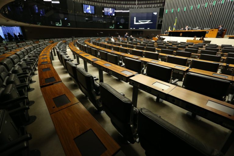 Campanha eleitoral: 9 mil candidatos disputam vaga para deputado federal