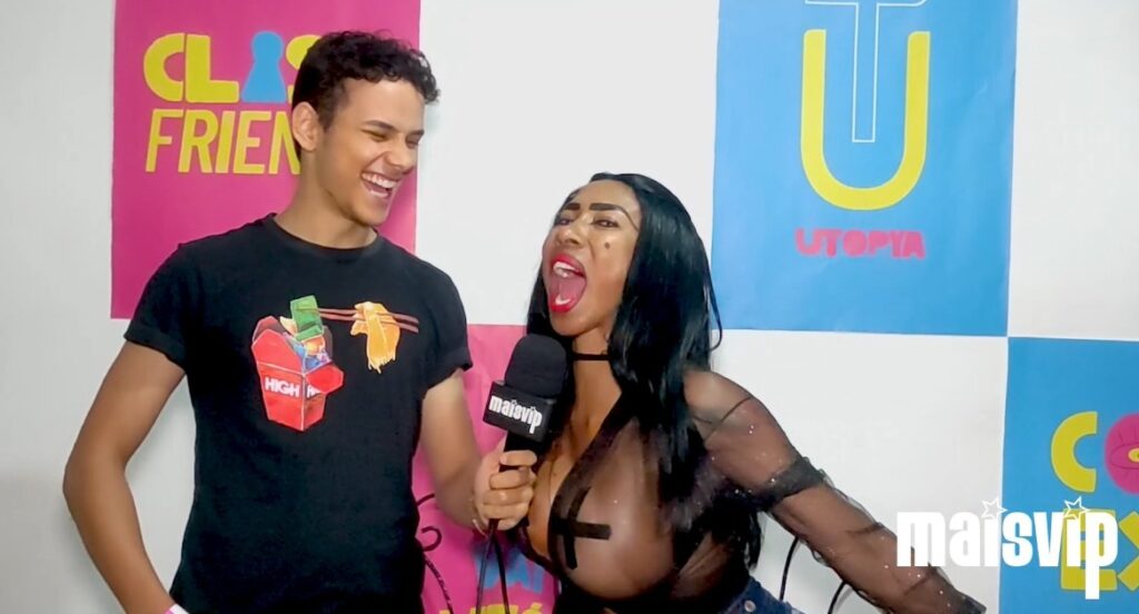 Inês Brasil divertiu a todos em sua entrevista. Imagem: MaisVip
