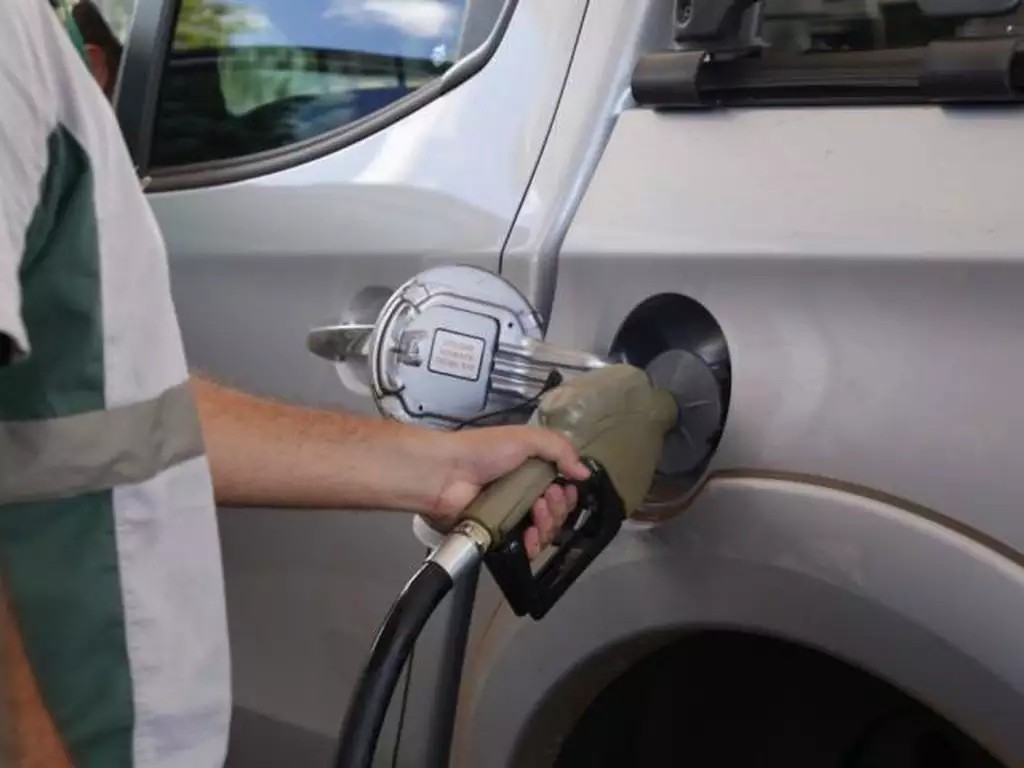 Petrobras anuncia redução de R$ 0,30 no preço do diesel