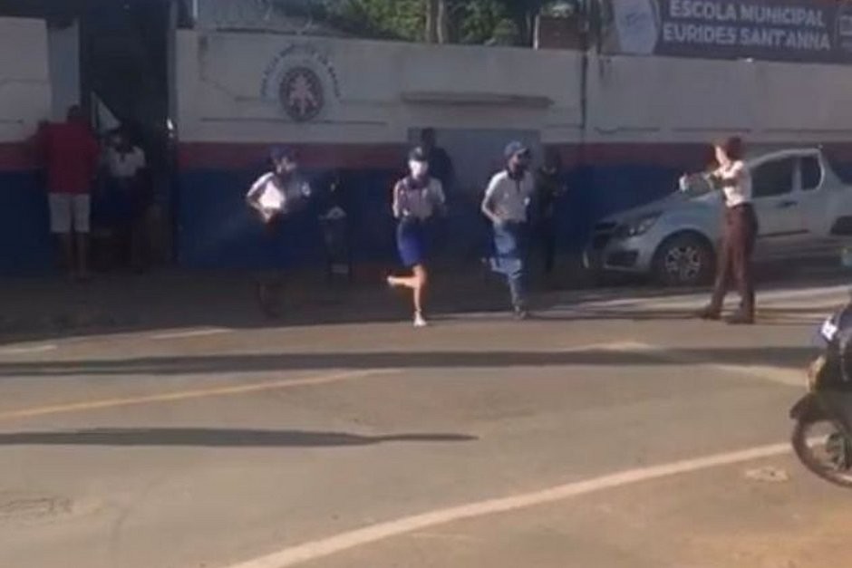 Jovem armado invade escola e mata aluna cadeirante na Bahia