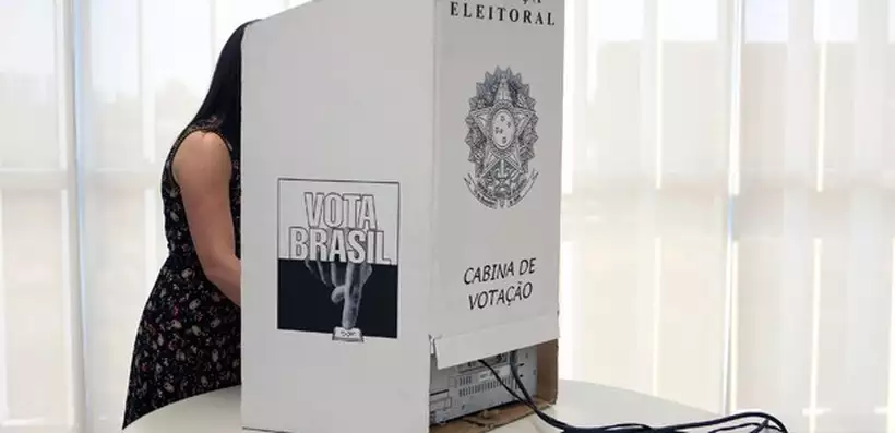 Entenda proibição do uso do celular em cabines de votação