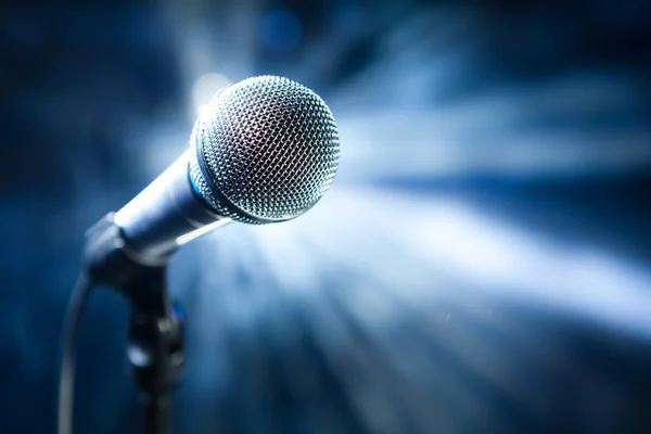 Produtora Adoro Comédia apresenta o Open Mic de Stand-up Comedy em Ipatinga