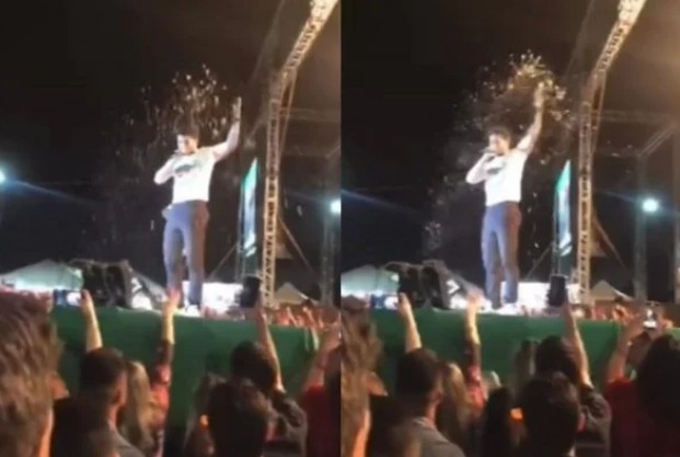 Mulher joga bebida em cantor durante show