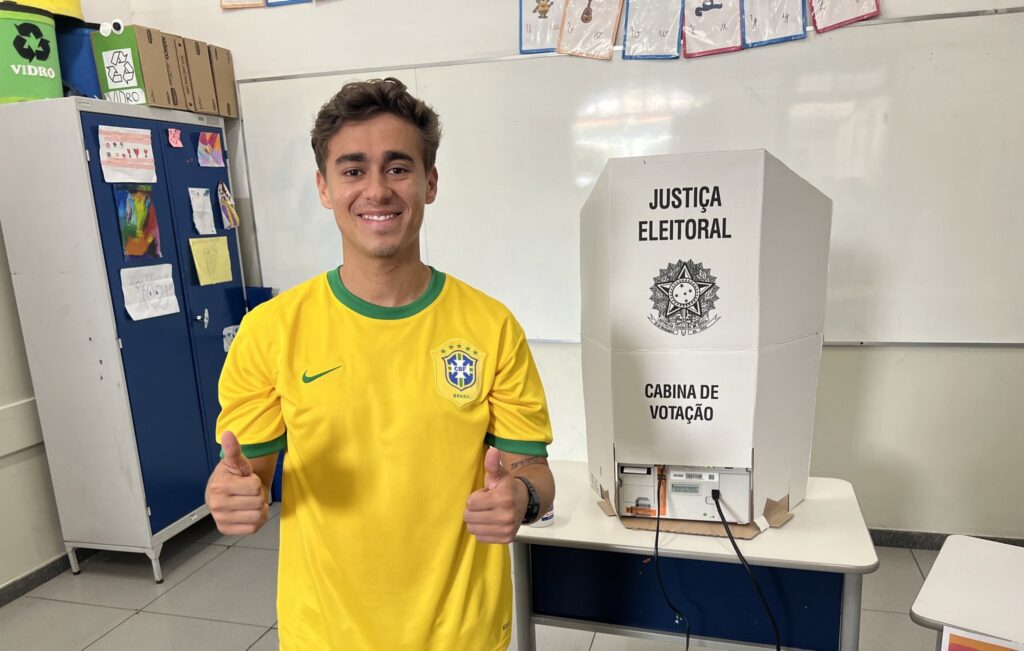 Nikolas Ferreira se torna o deputado federal mais votado da história de Minas