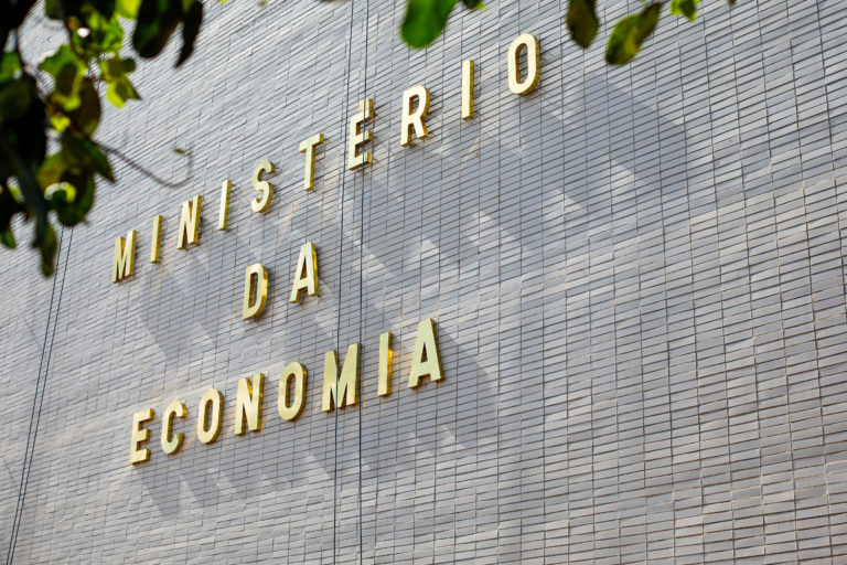 Governo fechará as contas no azul pela 1ª vez em 8 anos