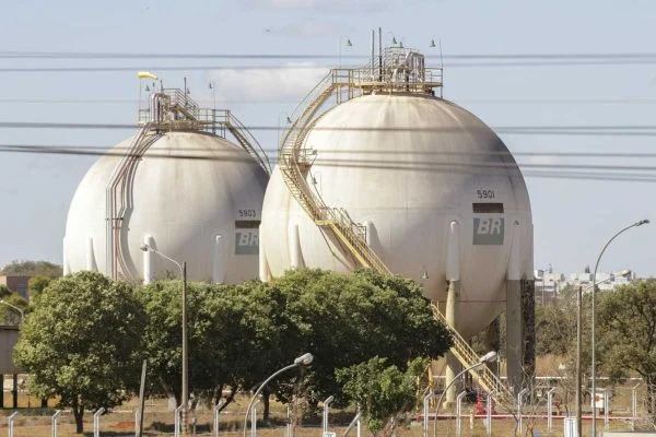 Petrobras anuncia queda de 5% no preço do gás natural em novembro