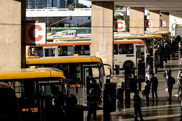 Ministro do STF libera transporte público de graça no 2º turno das eleições