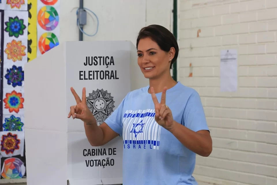 Michelle se pronuncia sobre ela e Bolsonaro não se seguirem nas redes; entenda