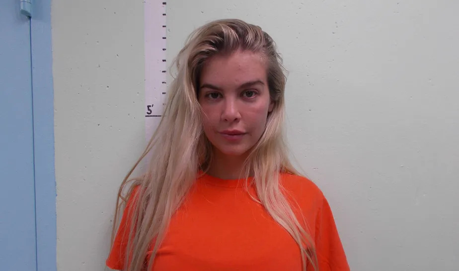 Influencer Kat Torres, suspeita de tráfico humano e charlatanismo, é presa em MG
