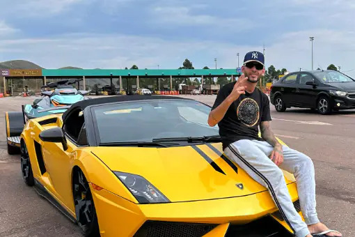 Influencer de MG com mais de 1 milhão de seguidores, Big Jhow é preso por desobediência em operação que investiga sorteios ilegais