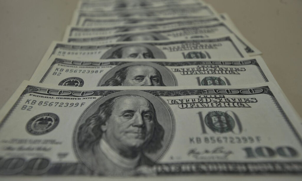 Dólar sobe para R$ 5,39 e bolsa cai 3,35% após discurso de Lula; confira