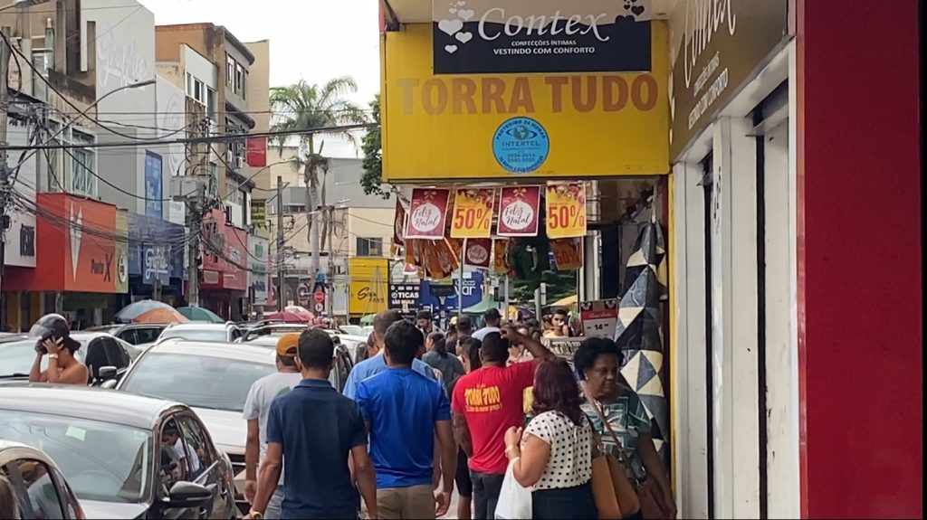 Comércio fica movimentado nas vésperas do Natal em Ipatinga