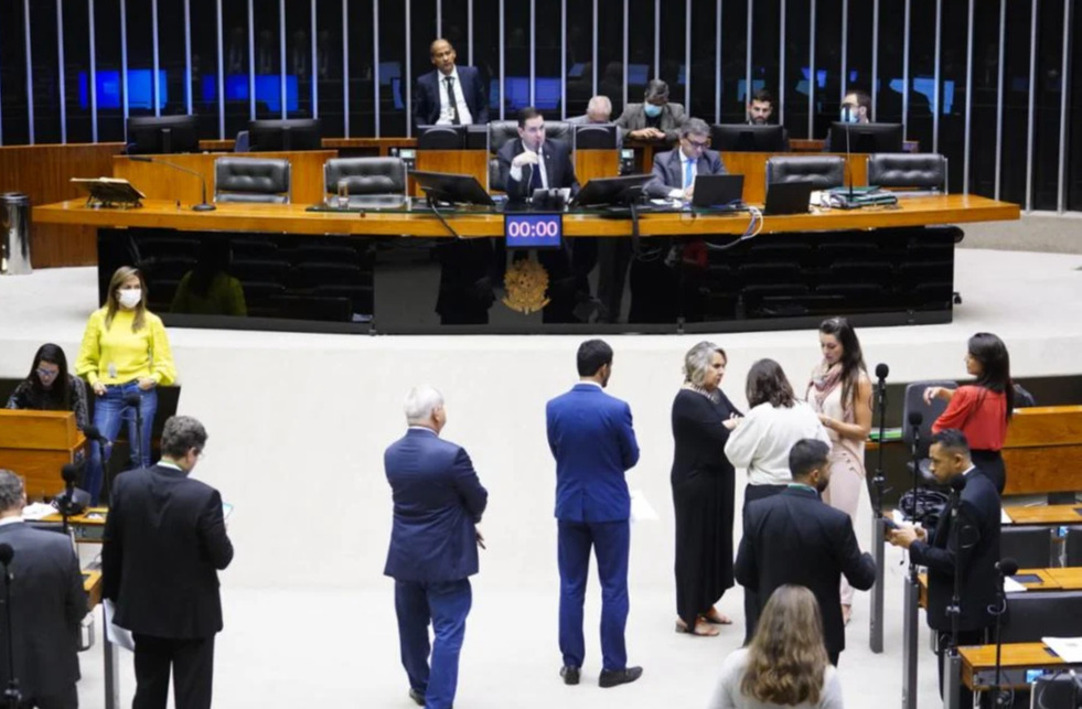 Congresso aprova aumento de salário para presidente, ministros e parlamentares