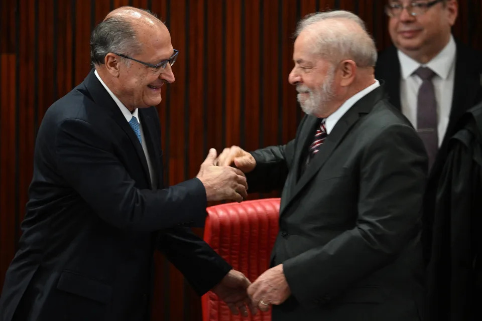 Lula e Alckmin são diplomados no TSE