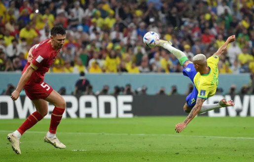 Voleio de Richarlison leva prêmio de gol mais bonito da Copa do Mundo de 2022
