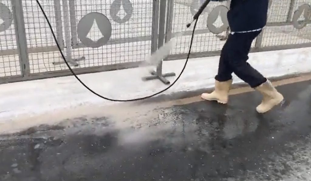 VÍDEO: Palácio do Planalto é lavado com sal grosso para a posse de Lula