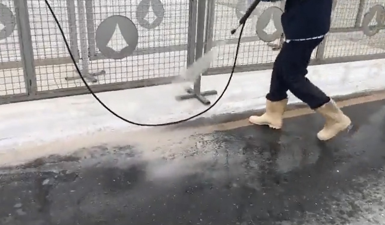 VÍDEO: Palácio do Planalto é lavado com sal grosso para a posse de Lula