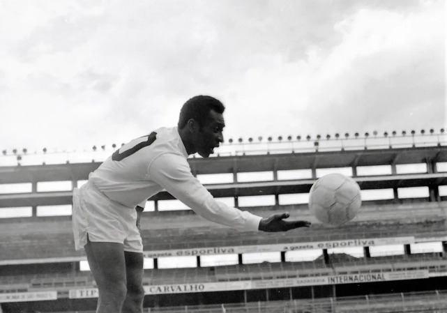 Pelé, atleta do século, morre em São Paulo aos 82 anos