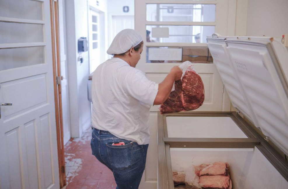 Carnes foram congeladas até o início das aulas da graduação
