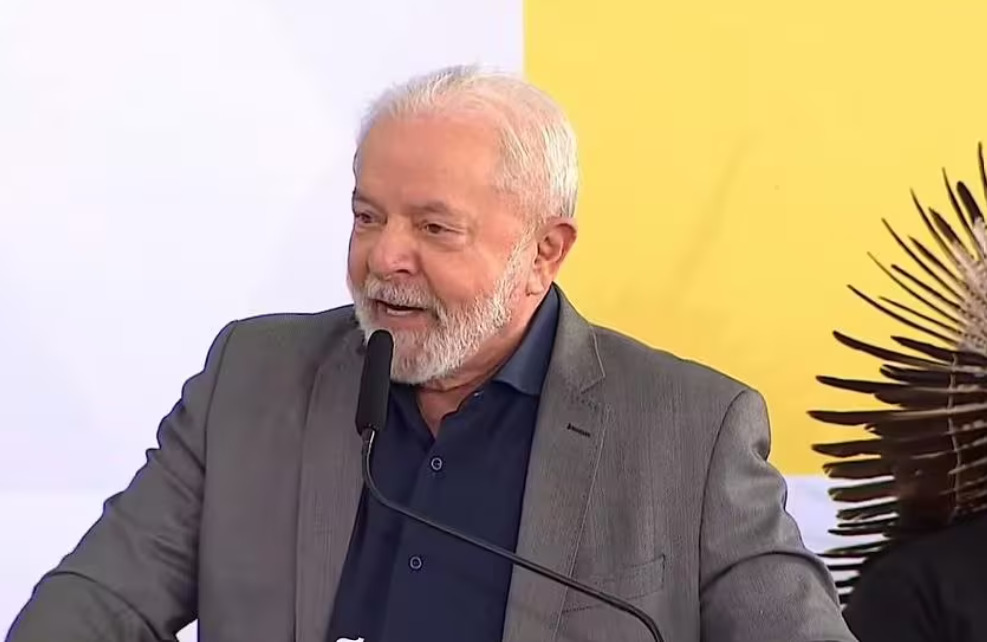 'Sou um sem casa, um sem palácio', diz Lula em evento com movimentos sociais