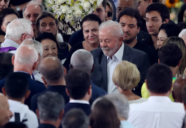 Lula vai à Vila Belmiro para o velório de Pelé