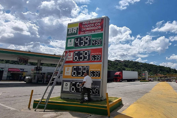 Novo ministro da Justiça manda investigar postos que aumentaram gasolina