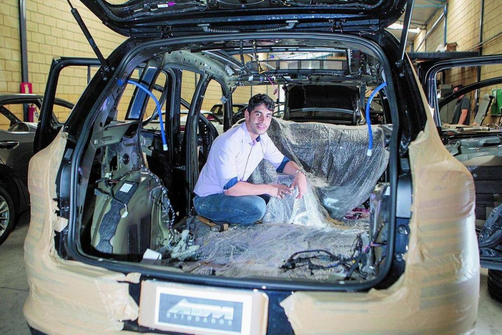 Derrubada de decreto armamentista impede blindagem de carros; setor teme quebra