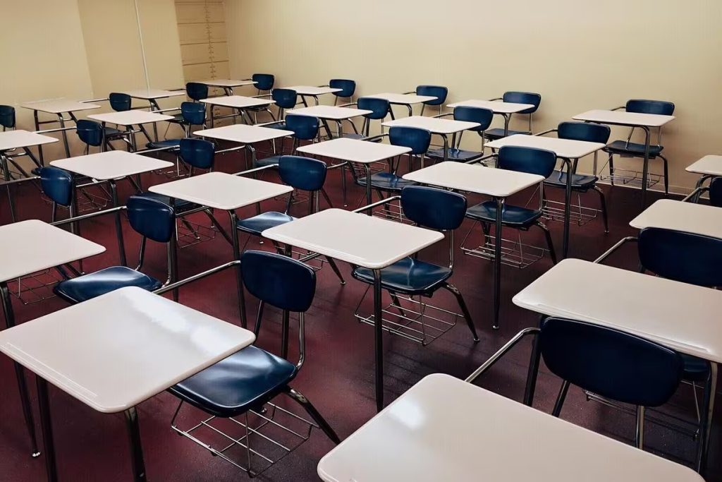Escolas estaduais de Minas podem entrar em greve e anunciam paralisação