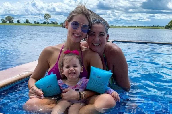Mãe de Virginia Fonseca revela insatisfação com a criação da neta