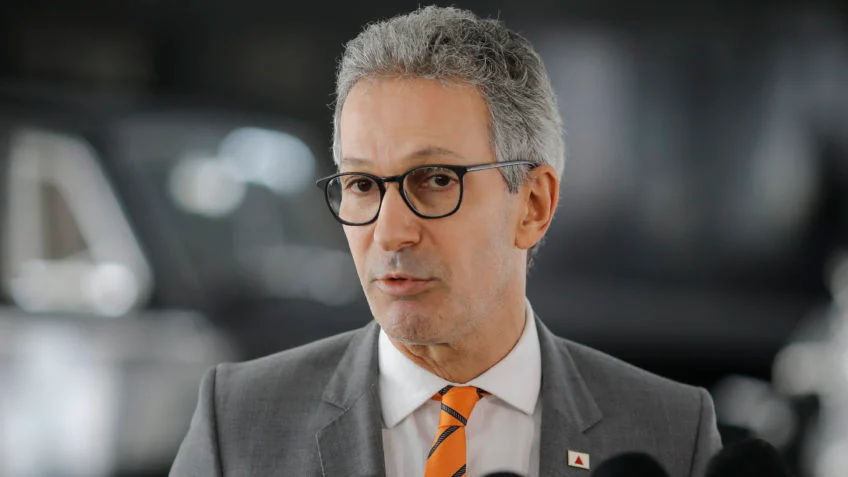 Zema defende projeto de lei que aumenta o próprio salário em 298%