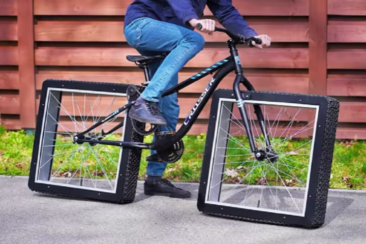 Engenheiros criam bicicleta com rodas quadradas e resultado surpreende; veja vídeo
