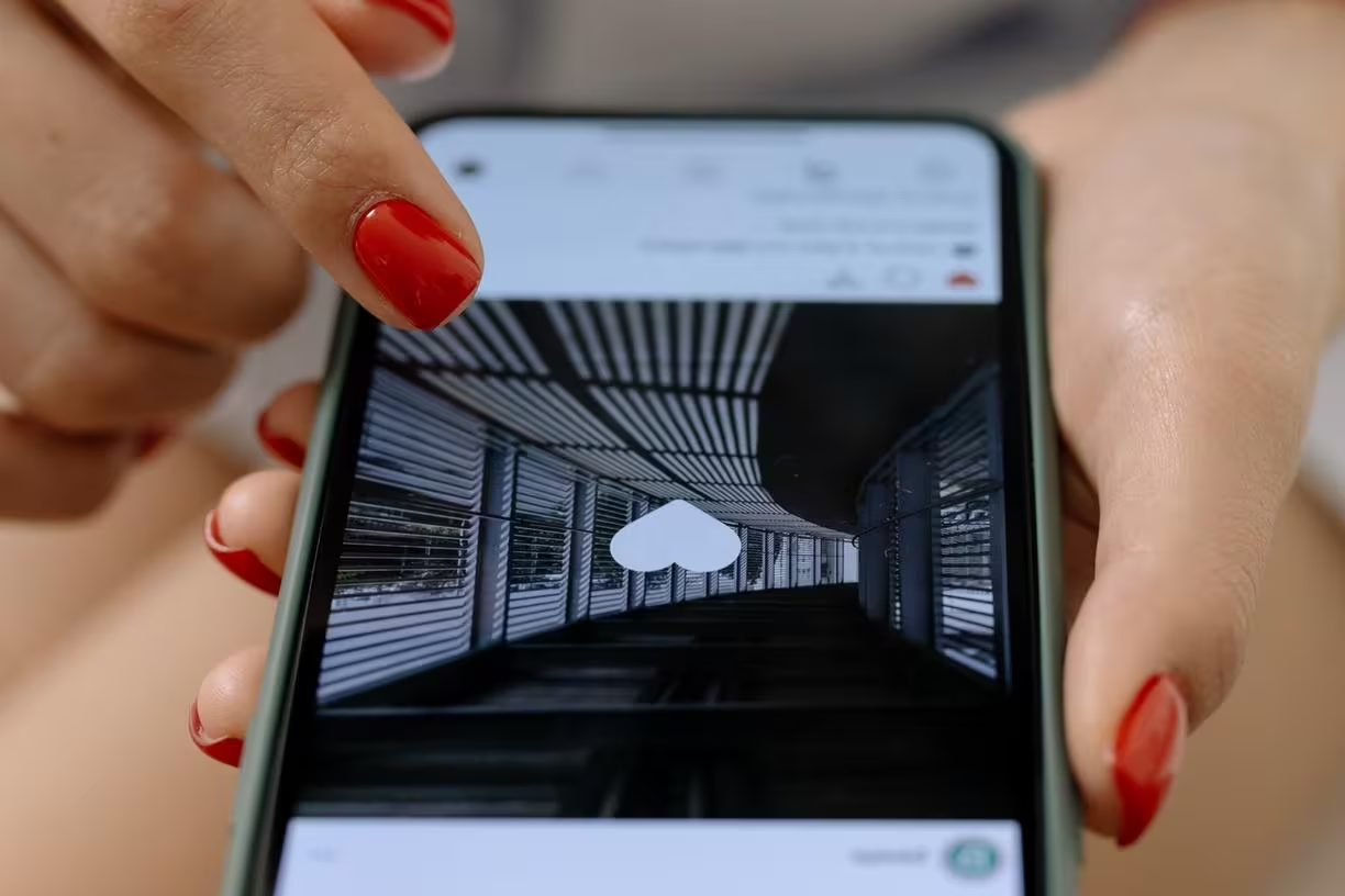 Instagram agora permite incluir até cinco sites no perfil; confira