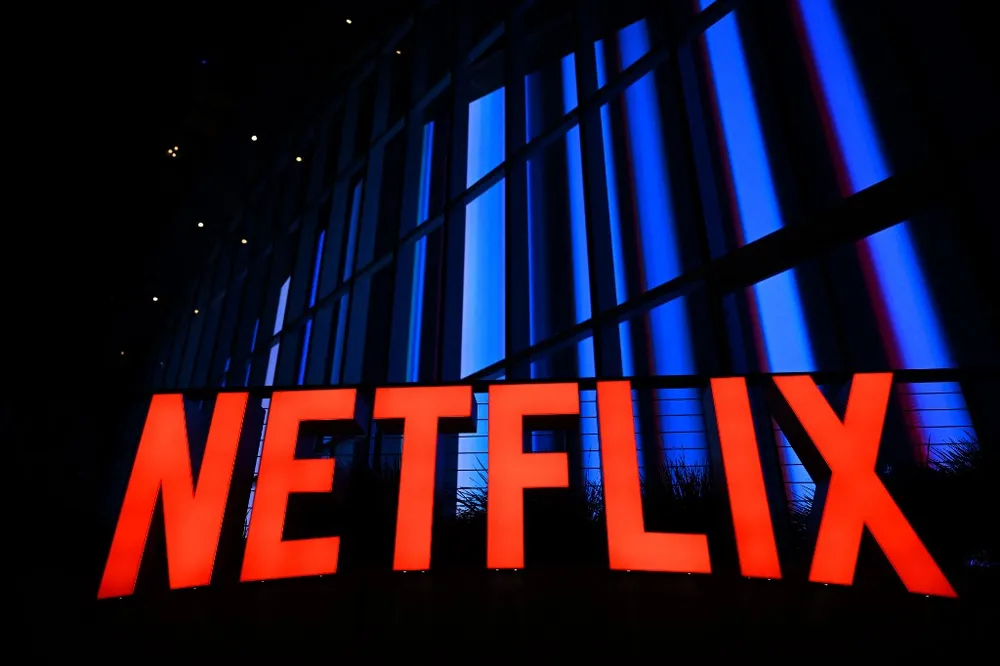 Netflix começa a cobrar taxa de R$ 12,90 para ponto extra; entenda