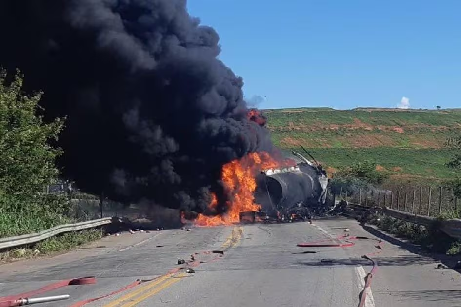 BR-381 está interditada 17 horas após acidente em Governador Valadares