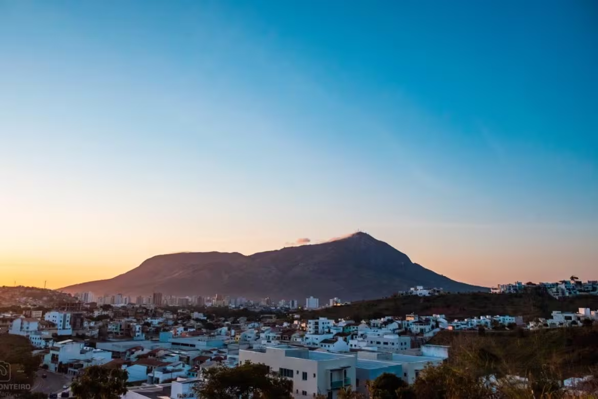 'Governador Valadólares': êxodo para os EUA faz cidade ter 17% das casas vazias