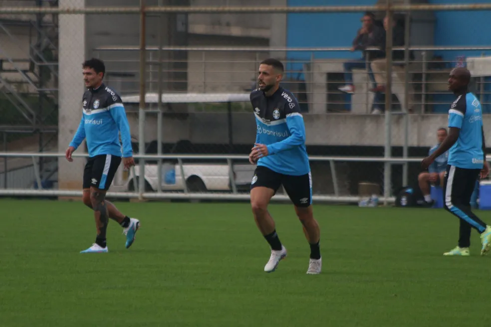 Ipatinguense Kelvin, já eleito o melhor jogador do mundo de Fut7, marca gol em jogo-treino do time principal do Grêmio