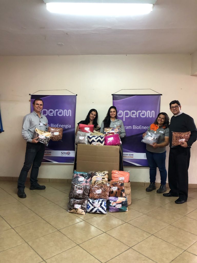 Campanha do Agasalho da Aperam arrecada mais de 2 mil itens para pessoas em situação de vulnerabilidade social