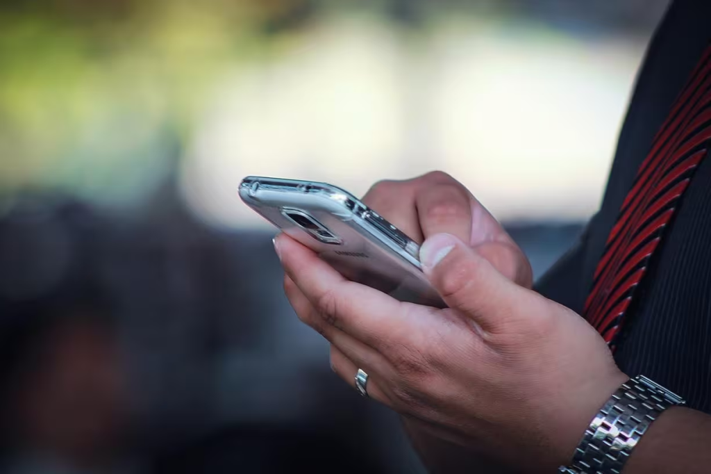 Homem vai indenizar mulher em MG após conversa com amante vazar na internet